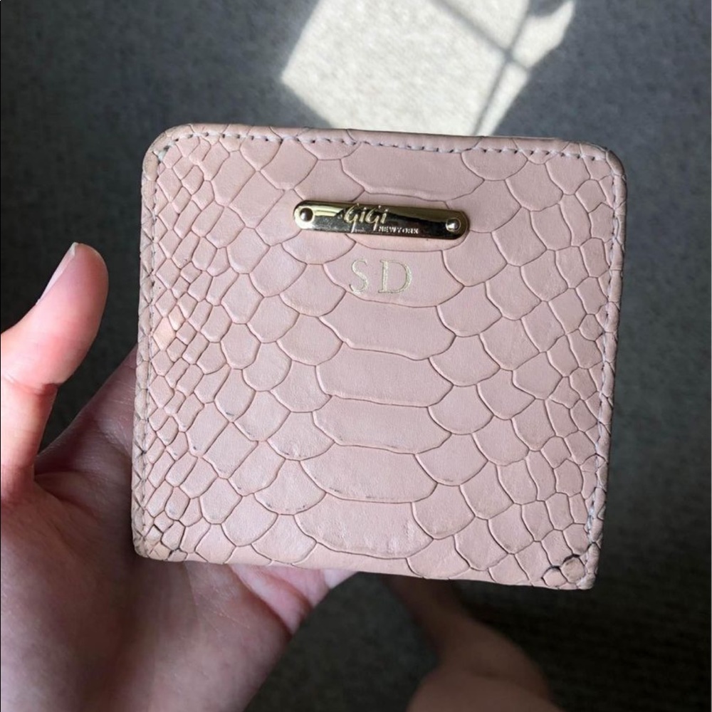 Gigi New York light pink croc wallet